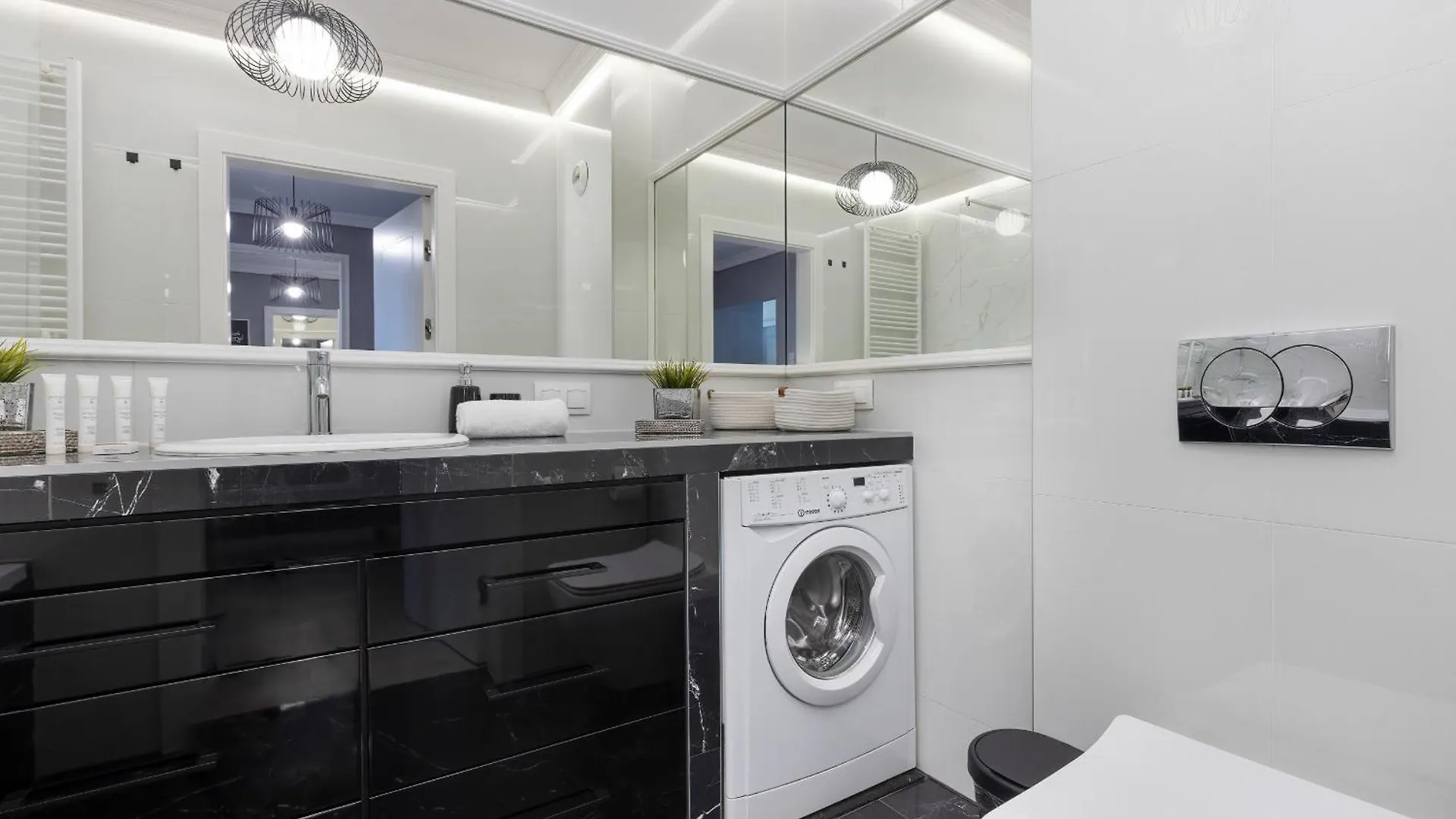 Podgorze Lipska Pet-Friendly Apartment With Balcony And Parking By Renters Prestige Krakow Poland